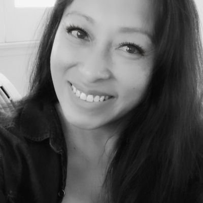 reesavee's profile picture. I like to keep it simple and not let a label define me. Bling isn't necessary; I shine on my own. ;)