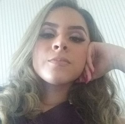 Lindo é poder olhar todos os dias para o céu e descobrir que em meio a tantos problemas existe um Deus que nos permite sorrir.