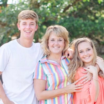Jesus lover....married to my crazy soulmate....coaches kid....mom to Avery and Payton. Obsessed with football. Love my Saints and my Dripping Springs Tigers!