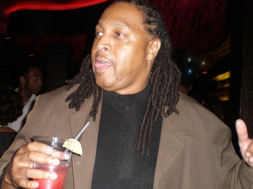 Jus a smooth laid back brutha that enjoys life! Laughter is my number one key to happiness....drama is what i hate the most! Honesty...will get you respect!
