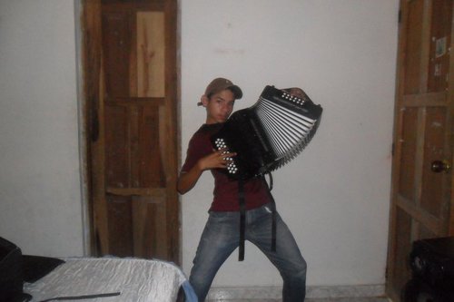 Amante del Vallenato!! proximo acordeonero!