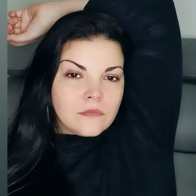 thaisgstos's profile picture. 