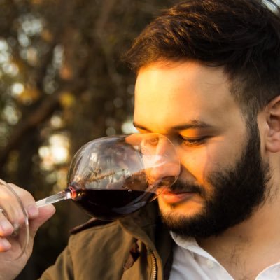 WINETRAVELER /columnista enólogico en https://t.co/yBwPmmmXJS // Nada mejor que una buena copa de vino, fundamentalista del Pinot Noir🍷