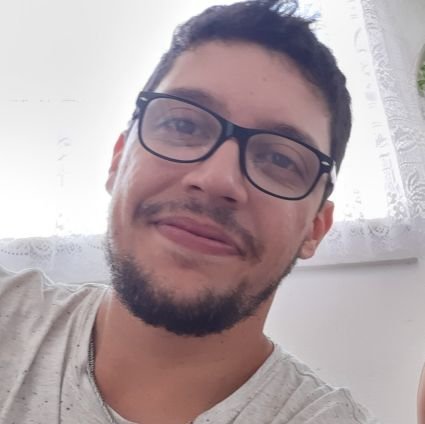 Jornalista criando conteúdo e estratégias de MKT digital.
Designer de marcas e identidade de negócios.