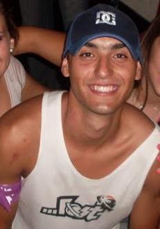 Quem me ver, me vê sorrindo e vai ser sempre assim ♫
http://t.co/uuJQrvzVui