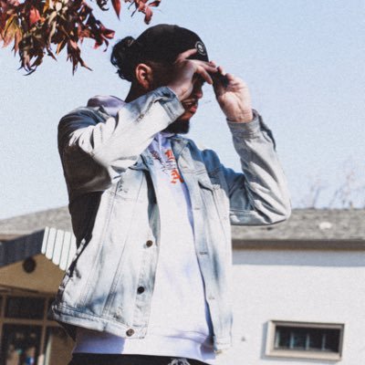 ™️ #24 y/o:𝐚𝐫𝐭𝐢𝐬𝐭 ✍️🤮P O E T I C A C T I V I S T 📍Central Valley, CA 🇵🇷🌊 Newest ALBUM: #TrapMoney2 in my bio rn 🔥🔥