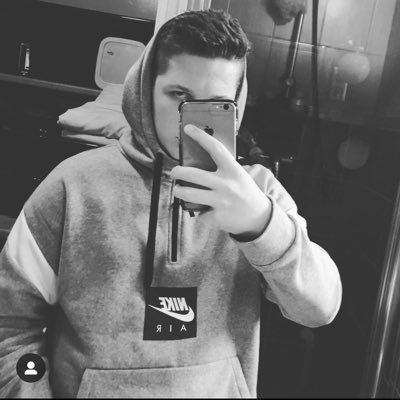 🔥Je suis YouTuber (jeux vidéo et vlogs) Je suis un joueur semi-pro à Call of Duty🔥 Ma chaîne YouTube = Exotic Skyls