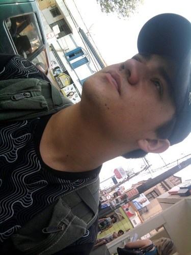 Estudante, 18 anos, vivendo em constante mudança, encontrando meu caminho e meu lugar!