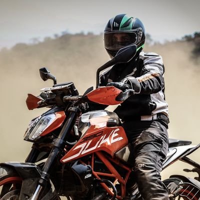 saadazad's profile picture. 