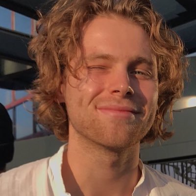 apocaaIypse's profile picture. 𝐬𝐮𝐜𝐡 𝐚 𝐥𝐨𝐧𝐞𝐥𝐲 𝐡𝐞𝐚𝐫𝐭.