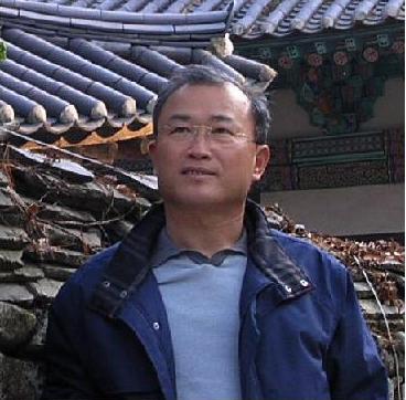 - 학교에서 학생들을 가르치고 있습니다

 - 여행을 좋아합니다

 - 불교에 관심이 있어 불교대학원 석사과정을 다녔지만 아직 불교신자도 아닙니다  

 - 세상이 좀더 따뜻해지고 아름다워졌으면 좋겠습니다