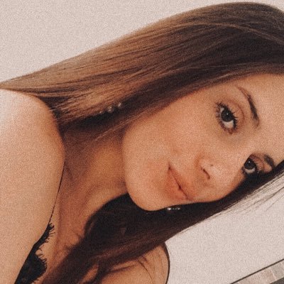 damiano_claudia's profile picture. •MORAIRA• ||Italia-Napoli||Galicia-Ferrol.||22♎️||. dulce introducción al caos.||