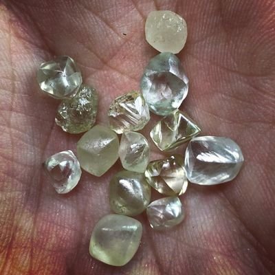 Natural rough diamonds, gold, copper seller and looking for buyers