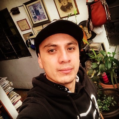 Un caballero andante con grandes metas y sueños por cumplir....luchar vivir ante cualquier batalla en las que no se pierde perseverancia y la esperanza.