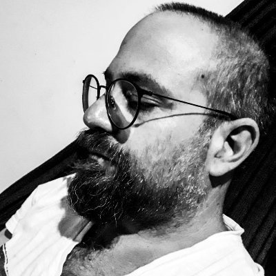 Otávio é esquerdo, apesar de destro. 
Ah, sim, também luto pelo Flamengo da Gente, pela Umbanda, pela cultura open source e pela popularização do Linux.