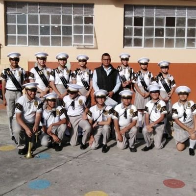 Trabajo en una secundaria, como instructor de Banda de Guerra, luchando por forjar valores a los jóvenes que pasan por nuestro equipo. Estudiando actualmente.