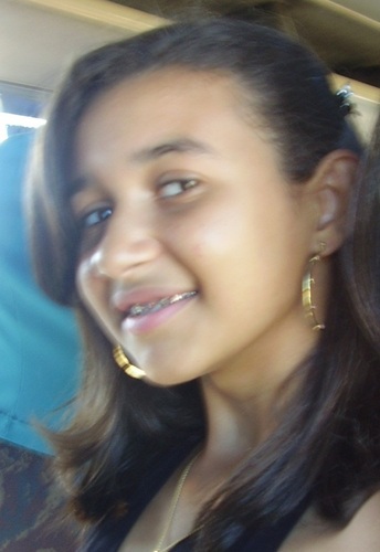 Apenas uma garota com a alegria de uma criança;
a malícia de uma adolescente;
e sentimentos de mulher

#Follow-me!!! :D
