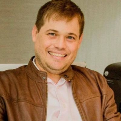 Paraíba, do Cariri. Advogado nas horas vagas. Mestre e doutorando em Ciências Sociais, UFCG. Autor do livro Impeachment e Misoginia nas Redes Sociais.