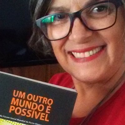 Eco Artesã , Designer de Moda , humanista , ecologista e Esquerdista com muita honra ! a bandeira do meu partido jamais será verde e amarela !!!