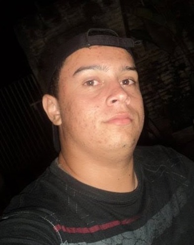 Estudante de Educação Física. 19 anos de idade. E de carater unico, sempre andando com a verdade do lado!!!