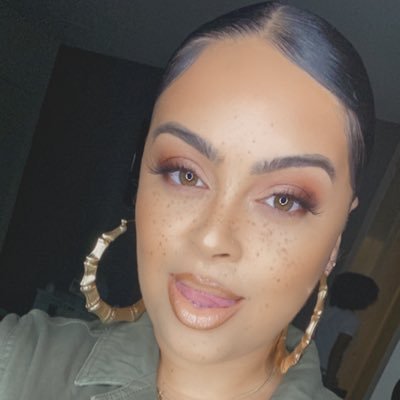 LBBeautyBar1's profile picture. Owner of LB Beauty Bar. Professional Makeup Artist & Hair Stylist located in Los Angeles 💙