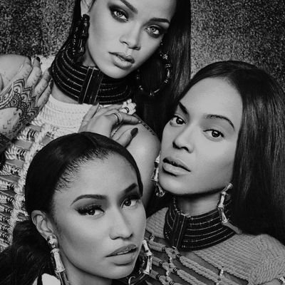 𓁒 𓁒 I’m my ancestors worst nightmare.
A shy extrovert.
A mama bear to her minions 👩👧👧👩👦👦