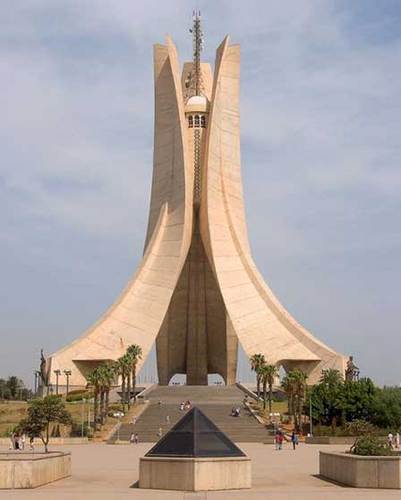 je vie a Alger 
je vous raconte l'histoire