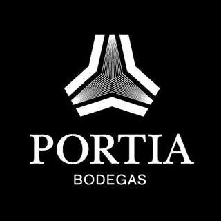 Portia es la bodega del Grupo Faustino en la Ribera del Duero, diseñada por el prestigioso estudio de arquitectura Foster & Partners.