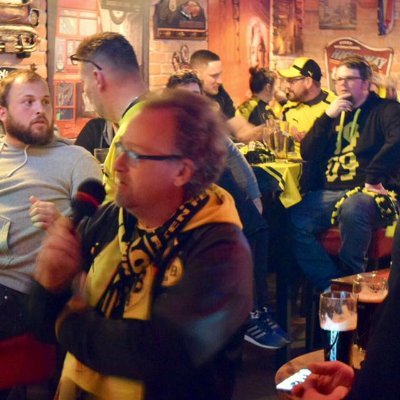 Ich bin eigentlich ein normaler Mensch. Aber Gaming und Sport ist mein Leben. Daher bin ich Leiter eines E-Sport Clans, Headadmin einer FIFA Pro Club Liga.