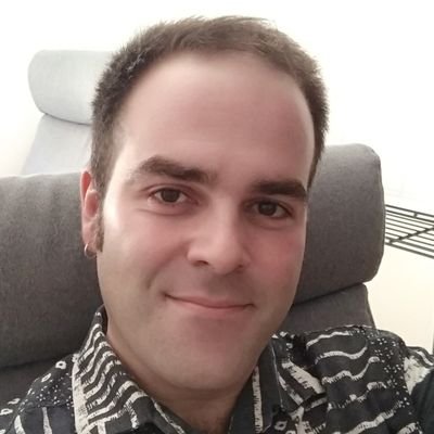 plectrumlover's profile picture. ¡Creerán esos niños modernistas que aquí se reparten caramelos!