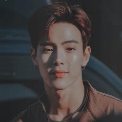 《𝐑𝐏/1992》 𝙈𝙊𝙉𝘽𝙀𝘽𝙀 stared him in awe, feeling rhapsodical about his unreal exist. Breathtakingly adorable dad for his 6 kids, 𝐒𝐨𝐡𝐧 𝐇𝐲𝐮𝐧 𝐖𝐨𝐨.