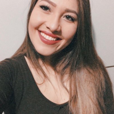 Ela é cliche, dramática, complicada, mas no fundo ela só quer ser amada. 🌷🌱