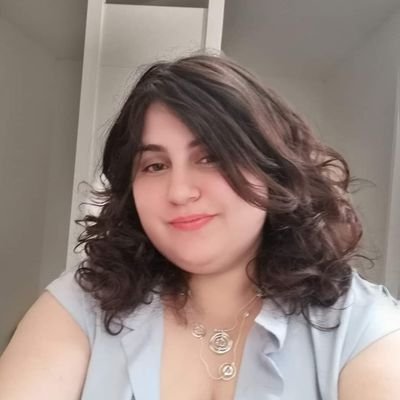 aspie, cantante ,loca x la cocina  , simpatica y con iniciativa y DEL MANYAA!