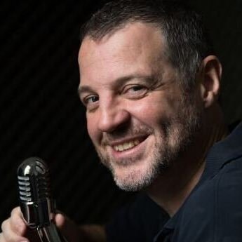 Sydney-based voice-over artist, trivia host extraordinaire, MC and community radio host. Inner Westie. Proud North Melbourne Kangaroos fan. 🏳️🌈
