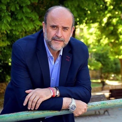 Nacido en Cuenca en 1968. Economista. Vicepresidente Primero del @gobjccm Diputado Regional del PSOE en Cortes #CLM