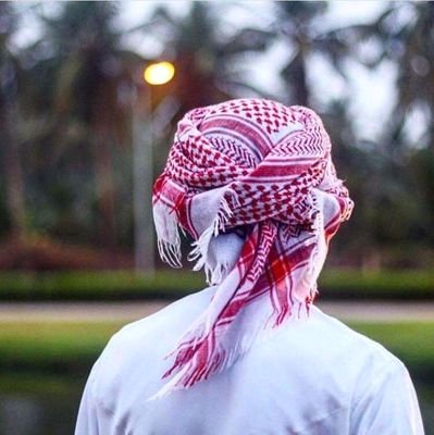 ‏‏سيفتح الله بابا كنت تحسبه ... من شدة اليأس لم يخلق بمفتاحِ