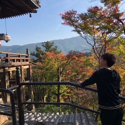 fr2tocUI3E0sNrB's profile picture. 