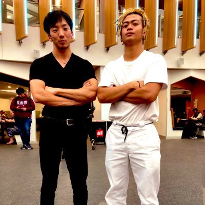 English・プログラミング・ファッション 2人組です。大学生で半年AUS留学に行き出会う→海外に憧れ国際交流に生きがいを感じ将来海外移住を目指す→現在 プログラミングや英語・デザインを独学で勉強中です