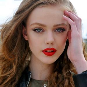 Model with NotoBene; sister to Adele & ex-girlfriend of Daphne Nott. (@NottGreener)