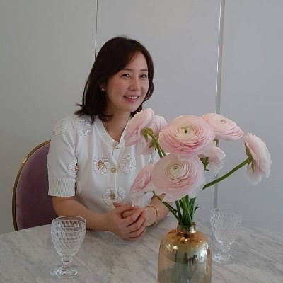 제 이름은 김보영입니다. 저는 서울에서 강남구에있는 서울이지만 저는 싱가포르에 살고 있습니다. 저는 낚시, 하이킹, 수영, 독서, 여행, 골프, 노래, 요리를 좋아합니다.
나는 지금 4 년 동안 이혼했지만 딸이 있습니다!