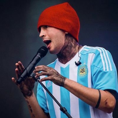 Llorar en las tetas de Yoongi bastará para sanarme
fuera pupis NO PASARAN