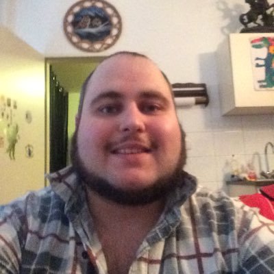 Een superaardige en lieve spontane jongeman, houd van contact en weet keiveel over computers , games spelen is toppie! vooral MsDos games heerlijk man.