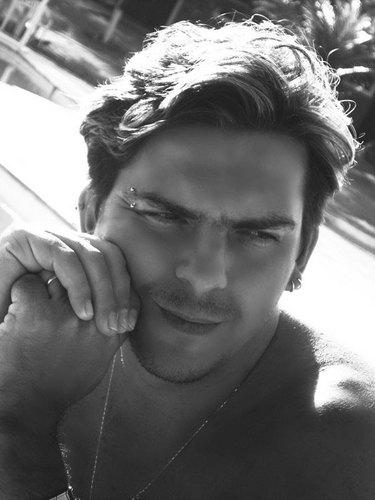 bachurjr's profile picture. Publicitário, casado e pai de Mirela. Sou apaixonado pela minha família, amo minha profissão e adoro tocar bateria. Deus tem me abençoado!