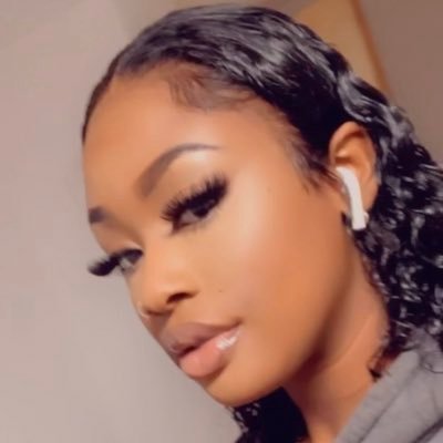 lizzypeters20's profile picture. 19🖤