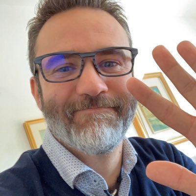 dusk_david's profile picture. The happiest thing to have is love ❤️