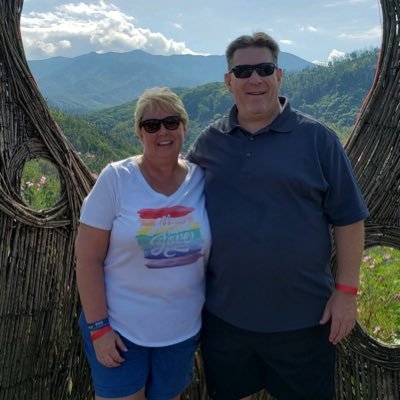 Wife, dance mom, heart disease survivor, theme park geek, pop culture queen