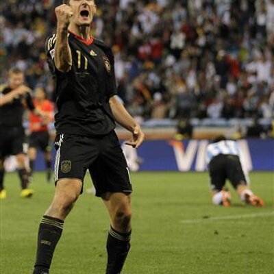 ট ইট র 大柳 ドイツサッカー界の皇帝ベッケンバウアーの言葉 強い者が強いんじゃない 勝った者が強いのだ 今こそ国民みんなで一致団結して救いの手を被災地の方々に差し延べ 地震と津波という自然の猛威に対して日本という国がそして我々人間が強いという事