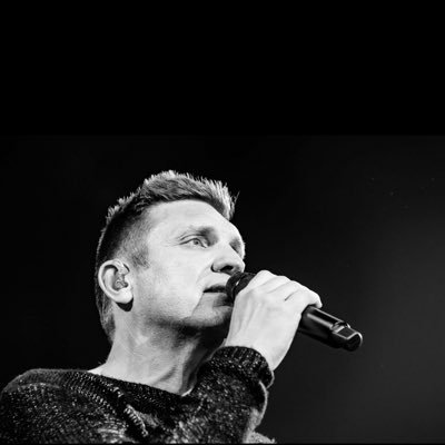 8xSAMA award winning South African singer/songwriter with 22 Gold albums. Proud husband to Dunay and father to Kyrah and Kade. This account is official🎼