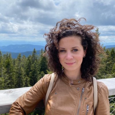 ajdaGregorcic's profile picture. Product & UI/UX designer with mileage in graphic design, illustration and branding.

Love to Dive 🌊 Learn 🪢  Create 🎨 Cook 🥦 Plant 🌱