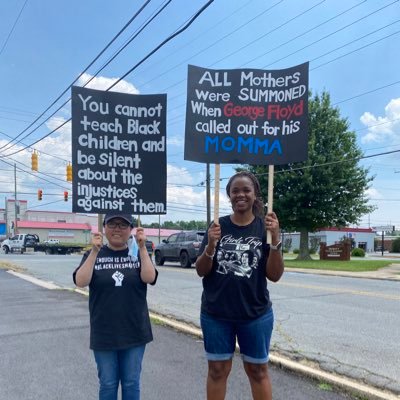 ShootyourShot32's profile picture. Wife, mama of 3, educator, and lover of BOOKS!!!!